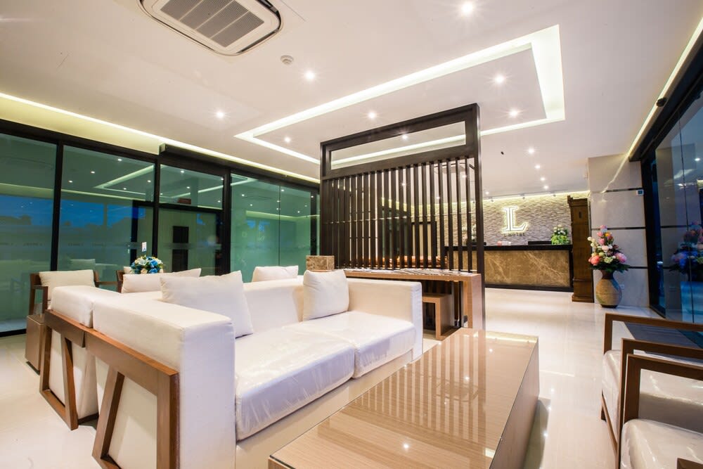 L Hotel 2