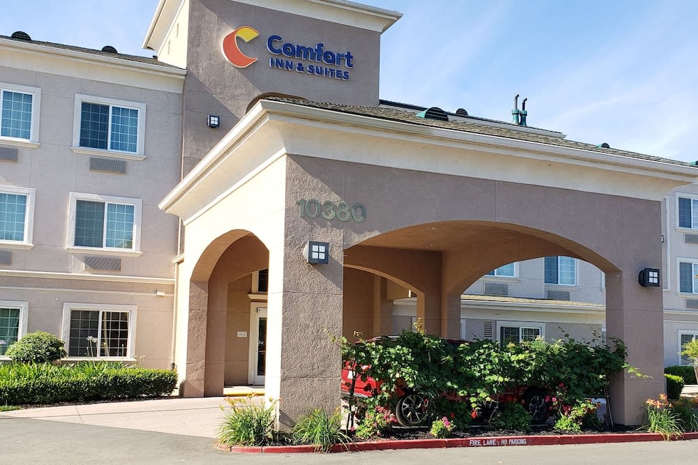 Comfort Inn & Suites Galt - Lodi North 1
