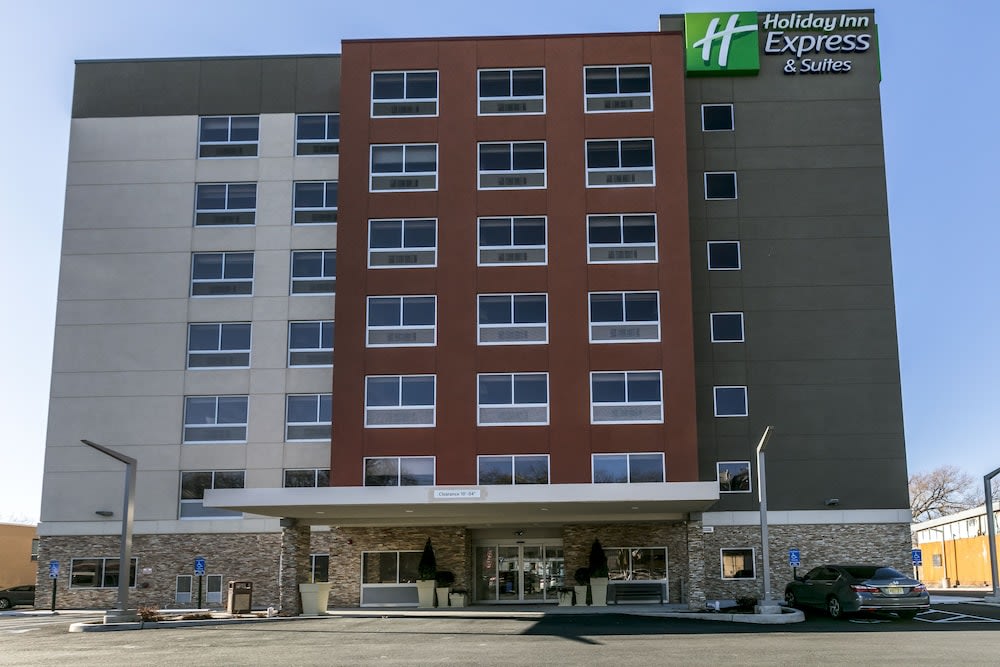 Holiday Inn Express & Suites JERSEY CITY NORTH - HOBOKEN by IHG 1