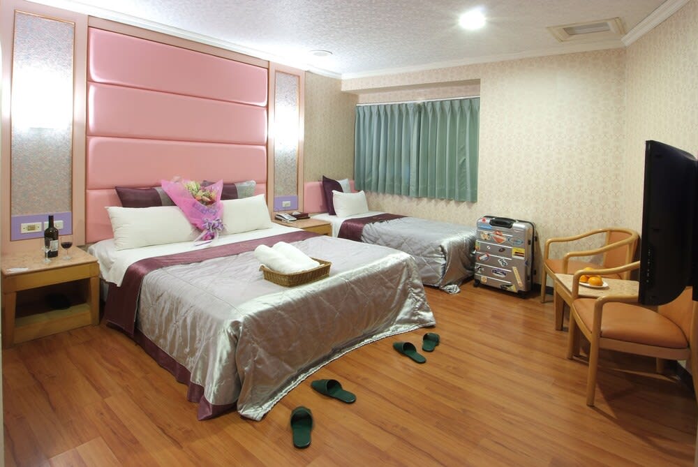 Left Bank Hotel 2