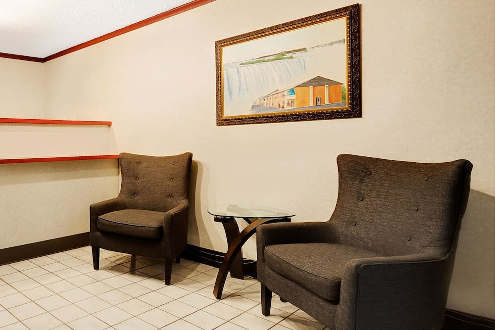 Super 8 by Wyndham Kenmore/Buffalo/Niagara Falls Area 2