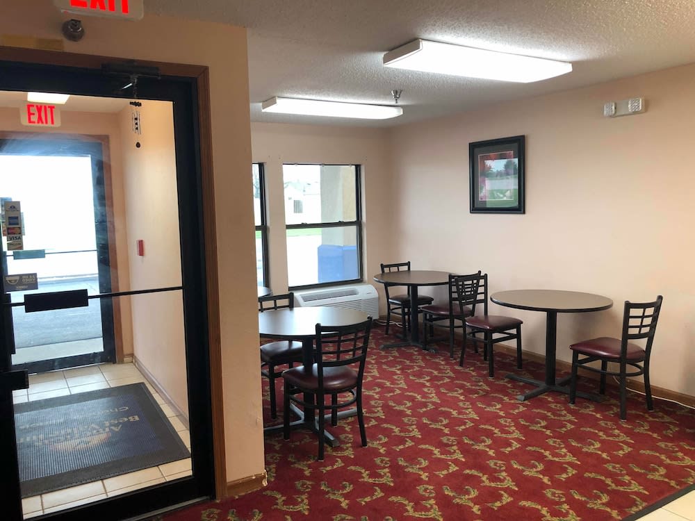 Super 8 by Wyndham Chenoa 3