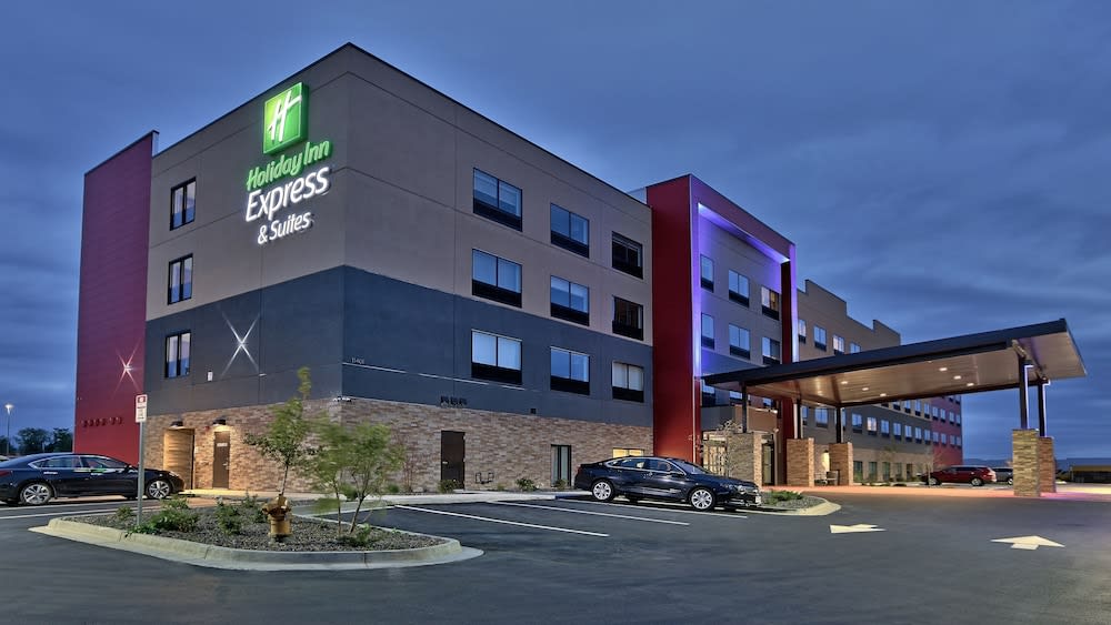 Holiday Inn Express & Suites Broomfield by IHG 1