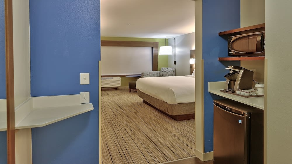 Holiday Inn Express & Suites Broomfield by IHG 4