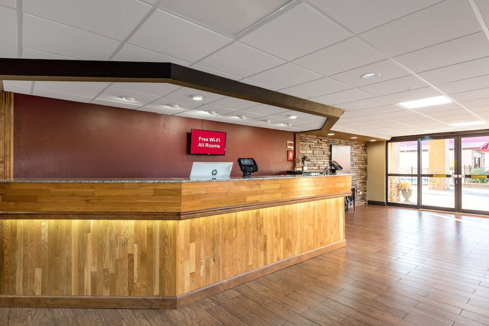 Red Roof Inn & Suites Pigeon Forge Parkway 2