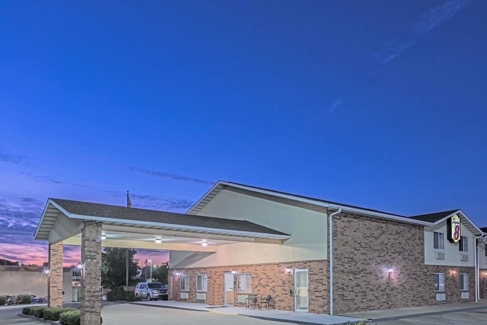 Super 8 by Wyndham Potosi 1