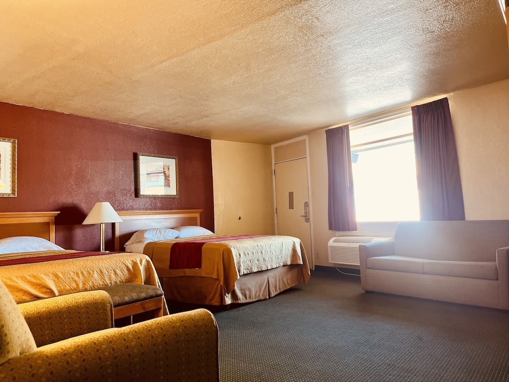 Econo Lodge Del Rio 3