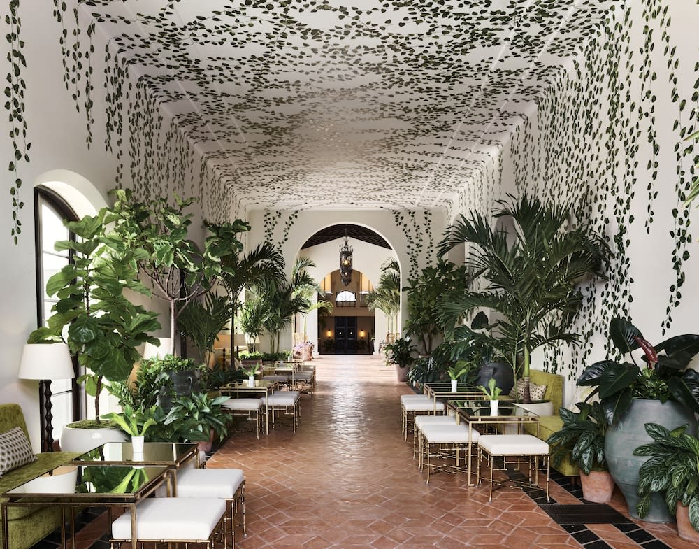 Four Seasons Hotel at The Surf Club 4