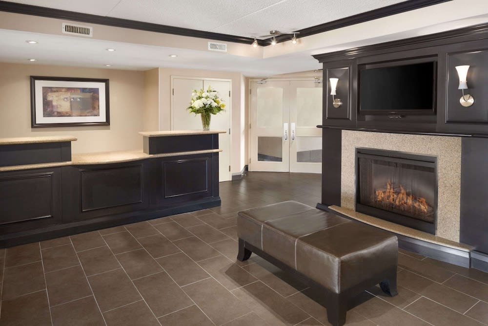 Days Inn by Wyndham Brantford 2