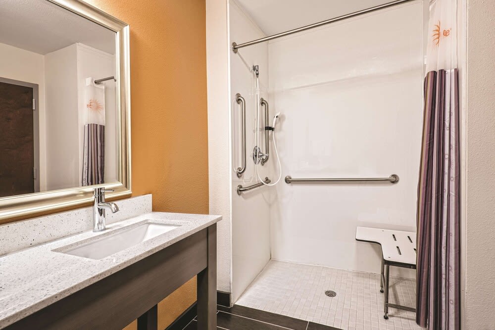 La Quinta by Wyndham San Antonio by Frost Bank Center 5