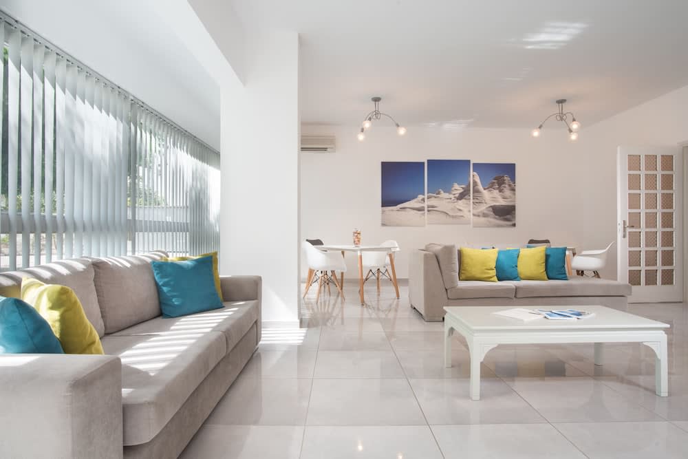 Milos Hotel 2