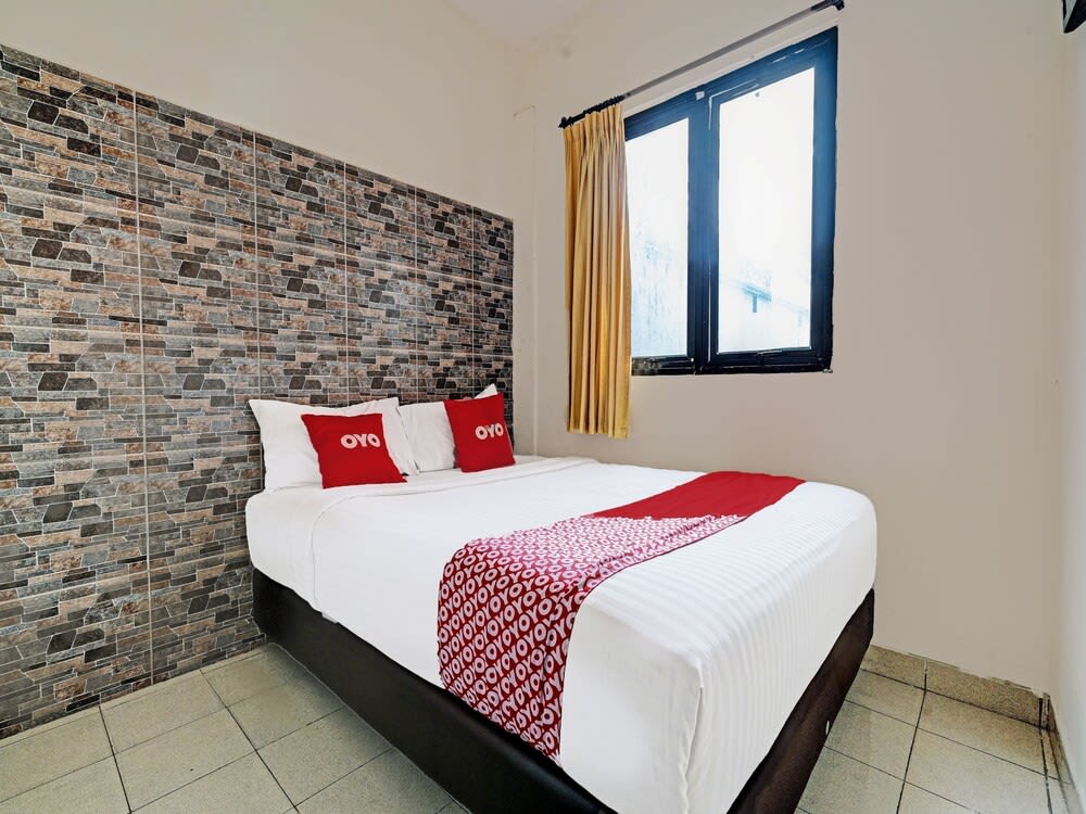OYO 1699 Verona Residence 1