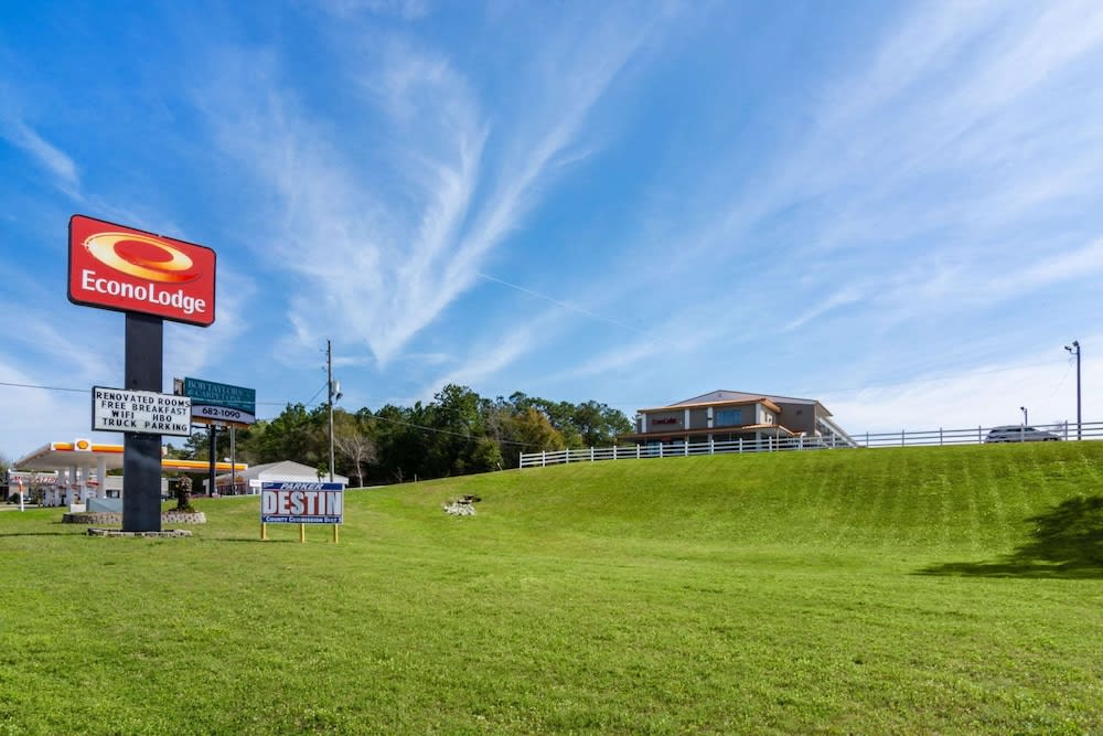 Econo Lodge Crestview South 1
