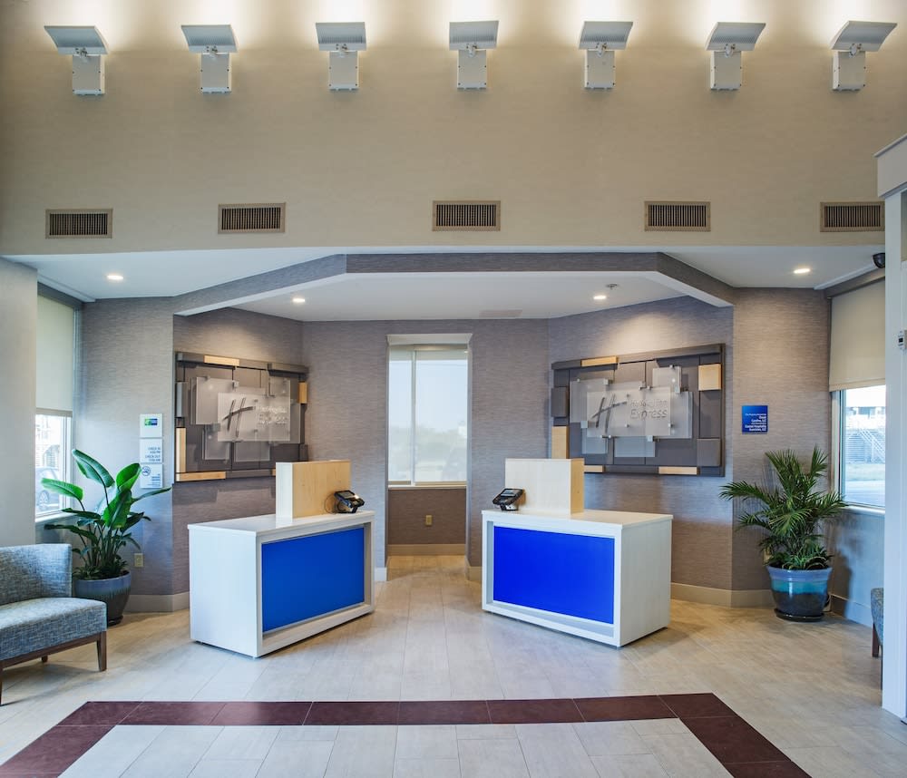 Holiday Inn Express NAGS HEAD OCEANFRONT by IHG 1