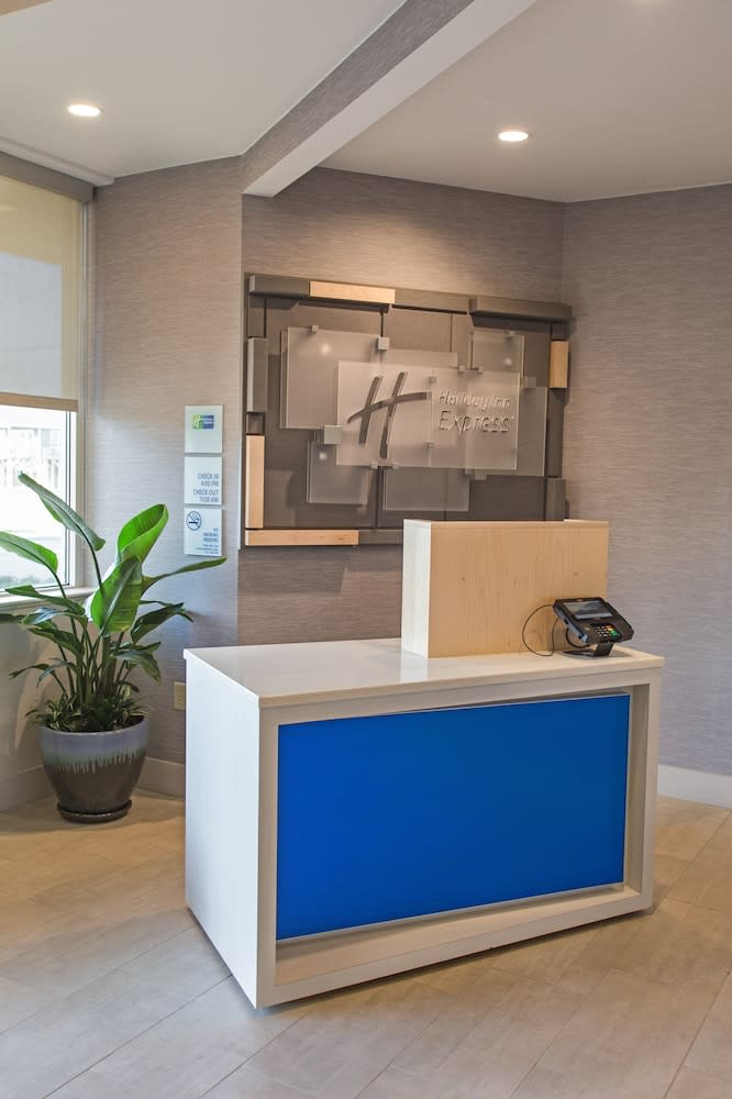 Holiday Inn Express NAGS HEAD OCEANFRONT by IHG 2