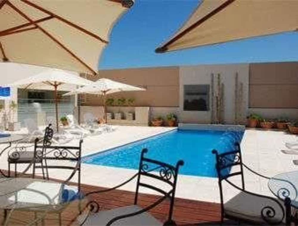 Howard Johnson Villa María Hotel y Casino 1