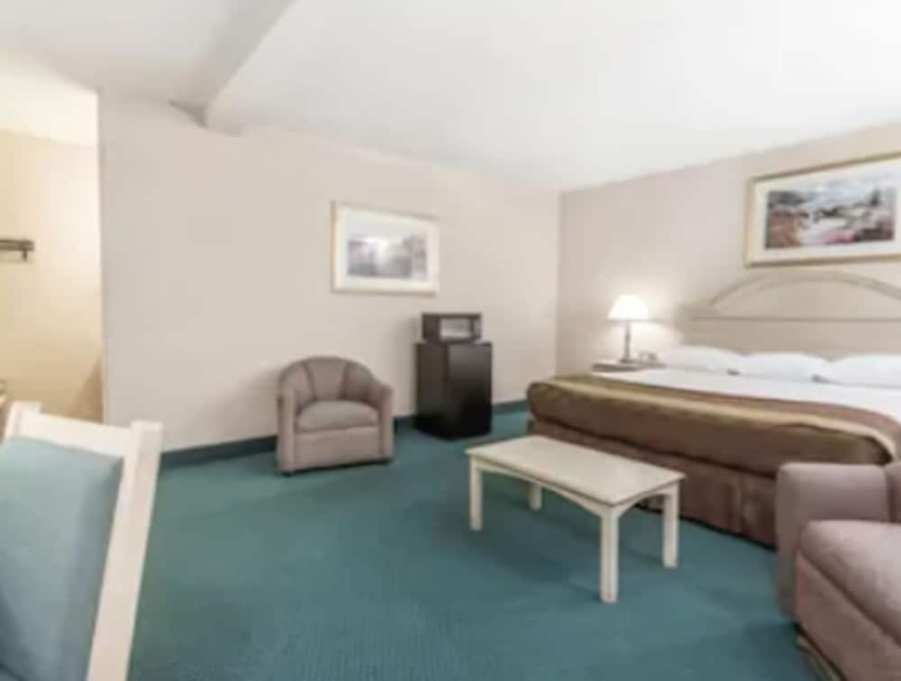 Travelodge by Wyndham San Francisco Airport North 3