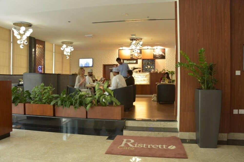 Golden Tulip Headington 5