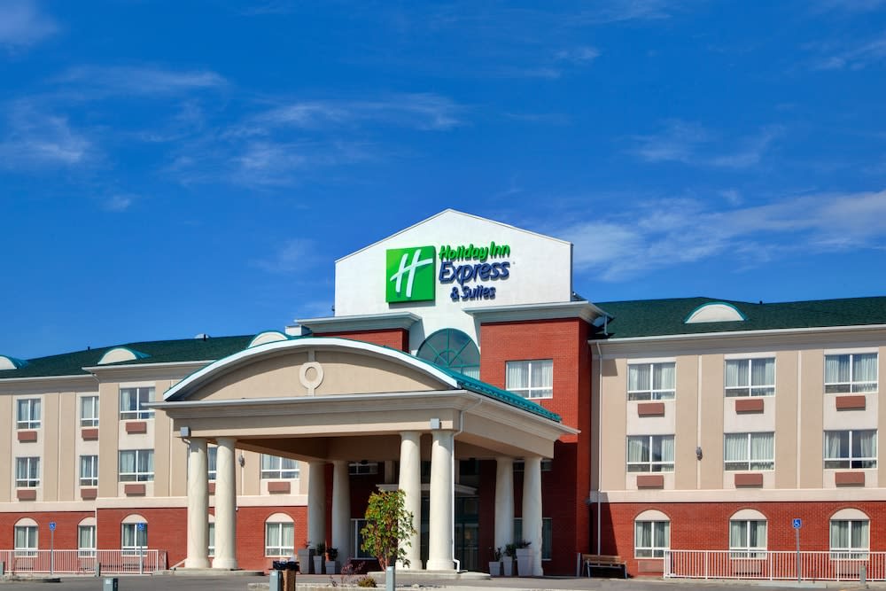 Holiday Inn Express & Suites HINTON by IHG 1