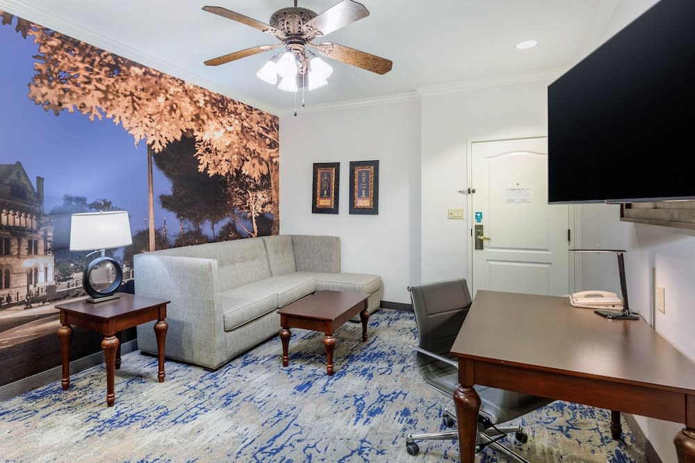 Clarion Pointe Sulphur Springs 5