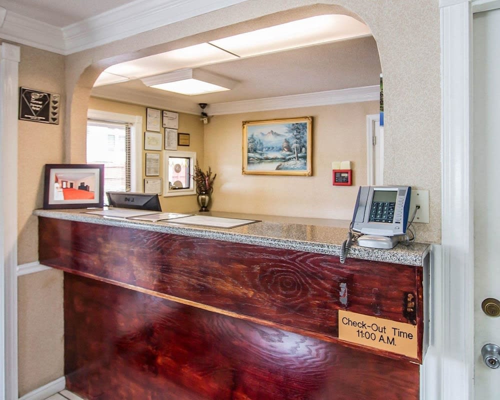 Econo Lodge Richmond Hill 2