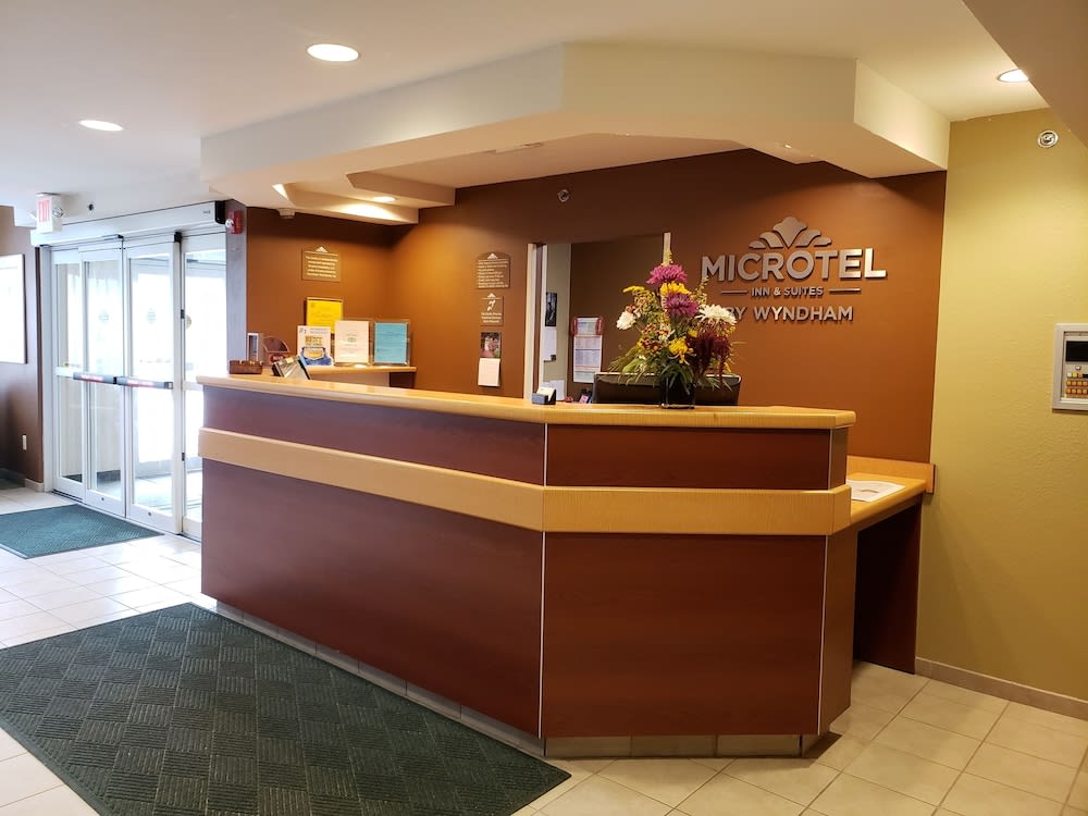 Microtel Inn & Suites by Wyndham Dover New Hampshire 3
