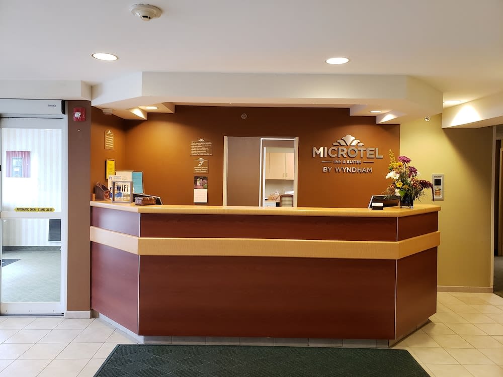 Microtel Inn & Suites by Wyndham Dover New Hampshire 2