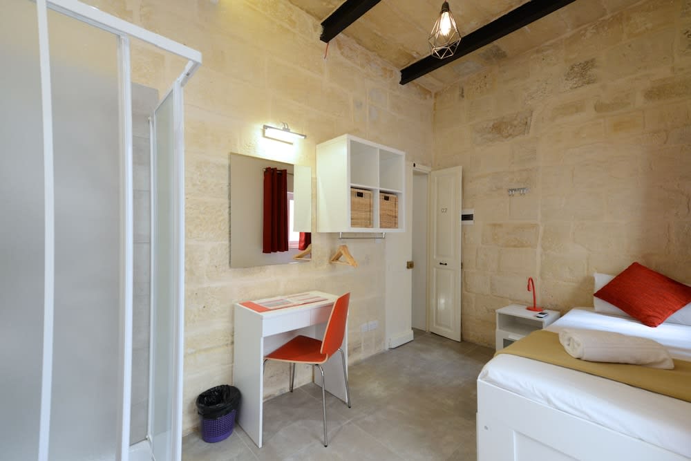 VBL Hostel – Adults only 2
