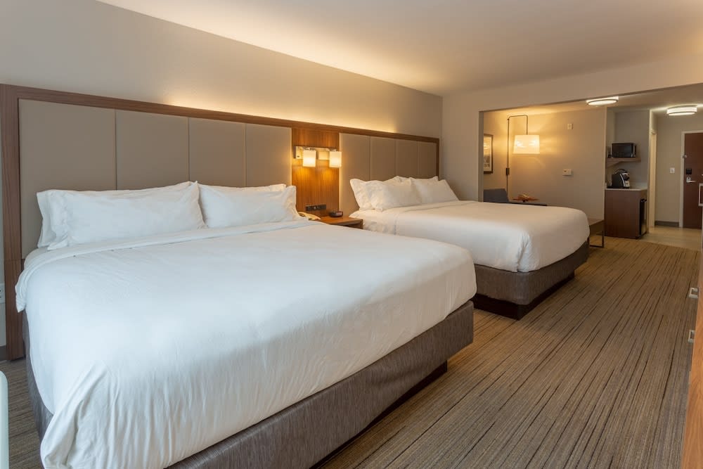 Holiday Inn Express & Suites MILWAUKEE NW – PARK PLACE by IHG 2