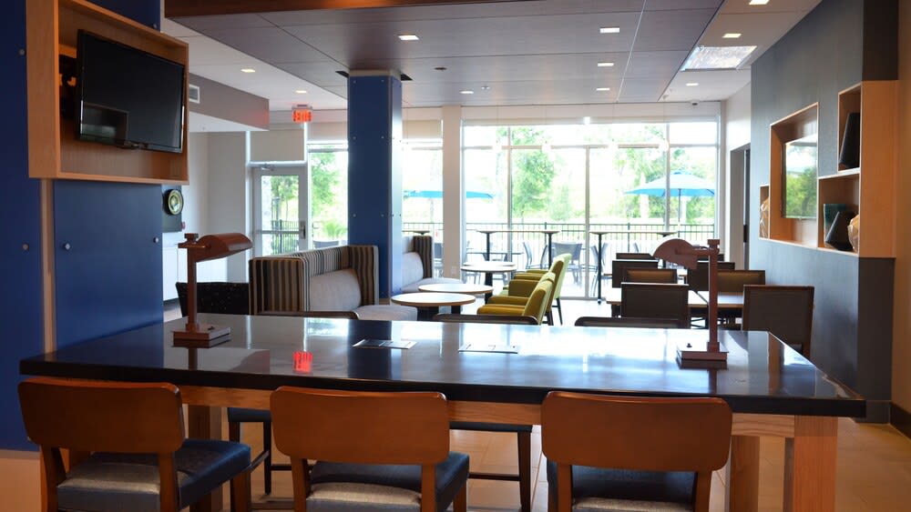 Holiday Inn Express & Suites JACKSONVILLE W - I295 AND I10 by IHG 2