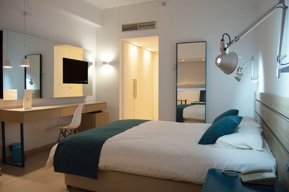 Crystal Springs Beach Hotel 5