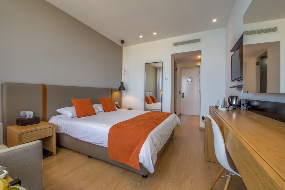 Crystal Springs Beach Hotel 4