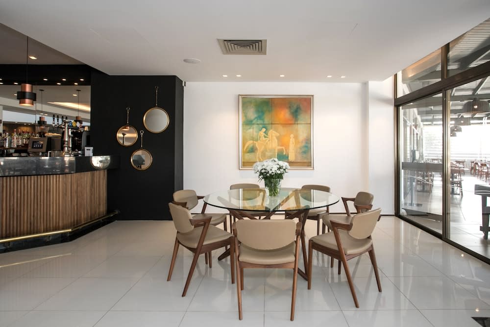 Crystal Springs Beach Hotel 3