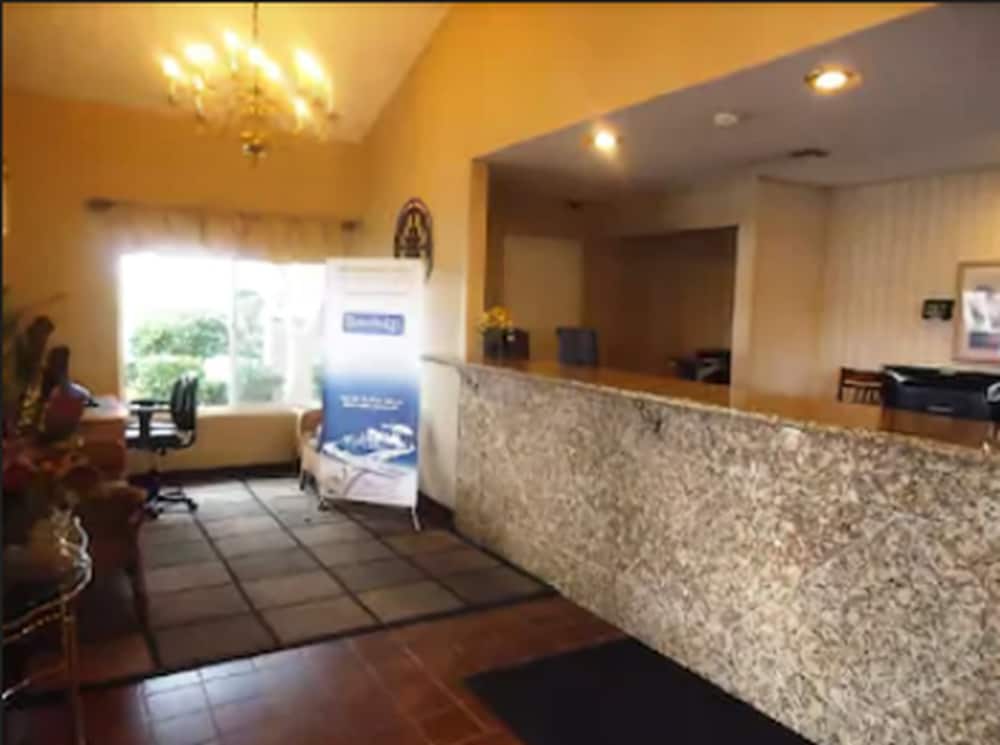 Travelodge by Wyndham Hemet CA 4