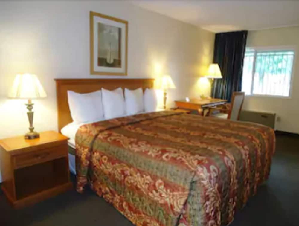 Travelodge by Wyndham Hemet CA 5