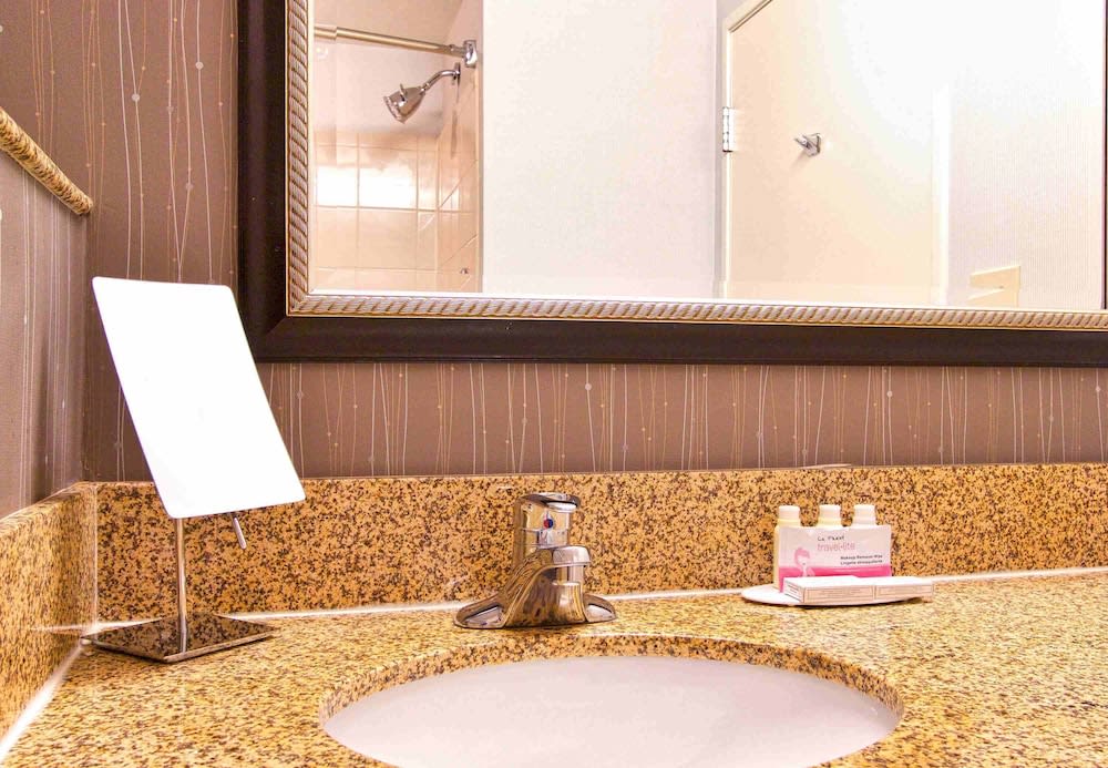 Courtyard Blacksburg 4