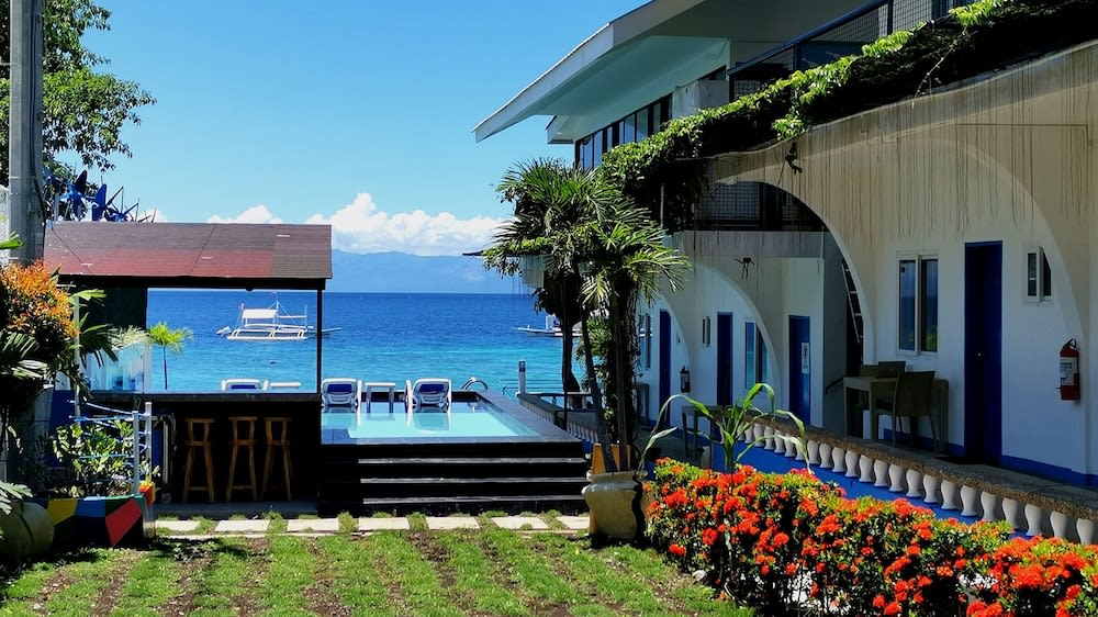Pescadores Suites Moalboal 1