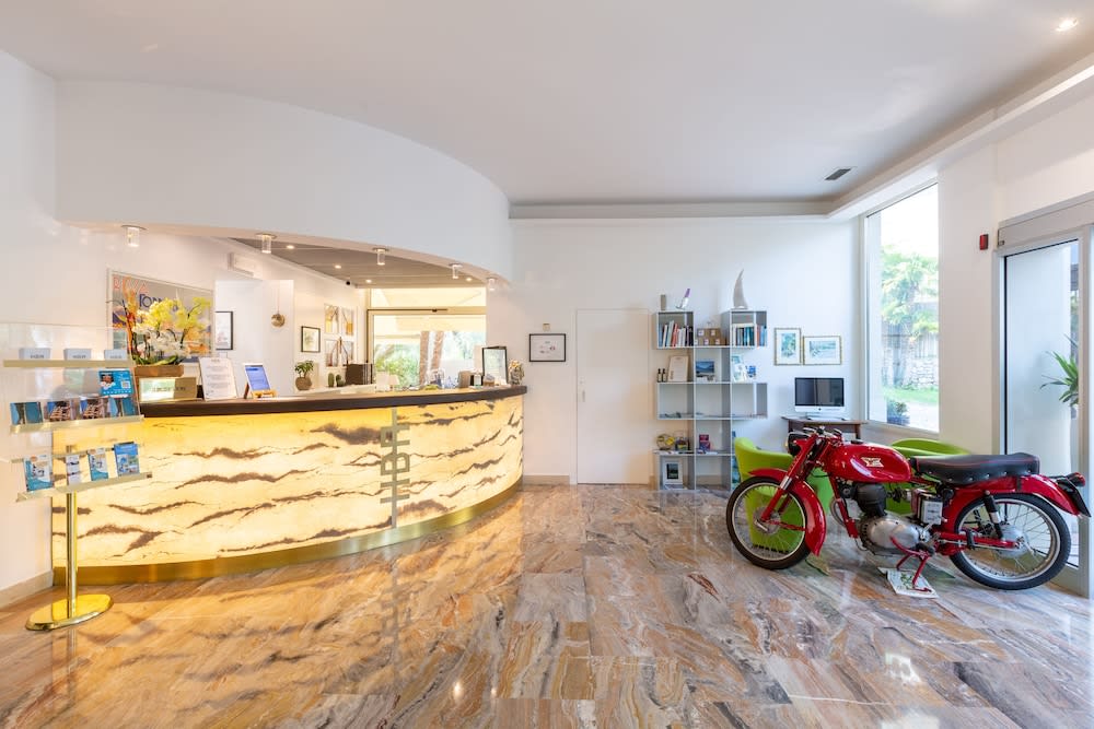 Hotel Baia Azzurra - Lake Front 3