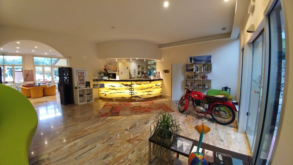 Hotel Baia Azzurra - Lake Front 2