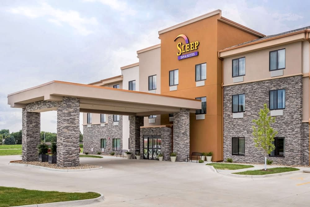 Sleep Inn & Suites West Des Moines near Jordan Creek 1