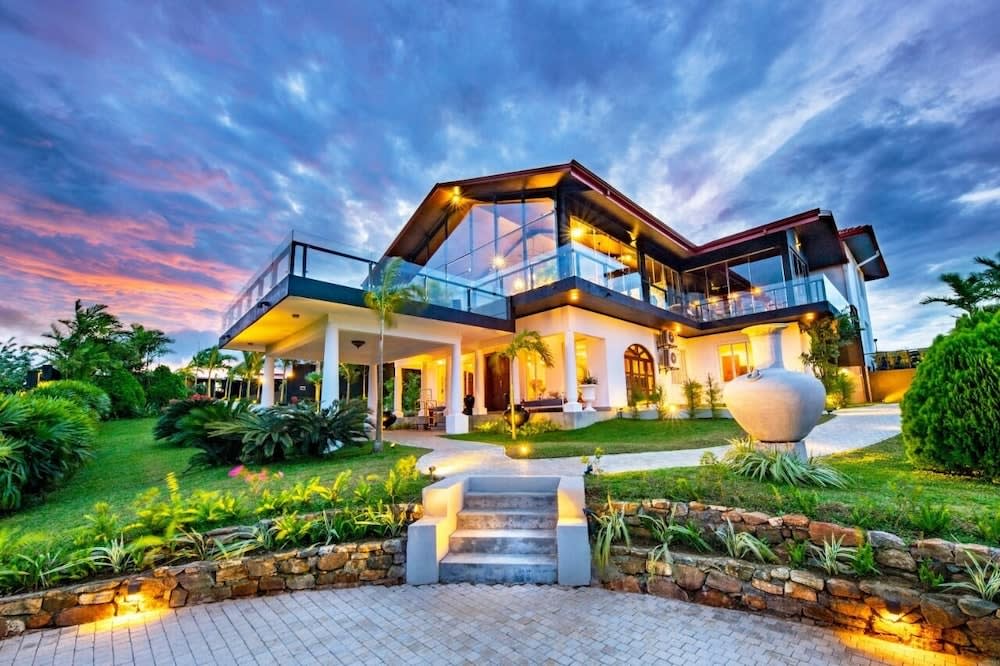 Fox Kandy by Fox Resorts - Luxury in the Mist 1