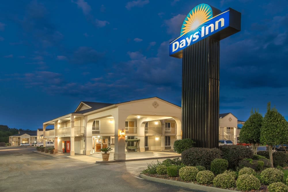 Days Inn by Wyndham Shorter 1