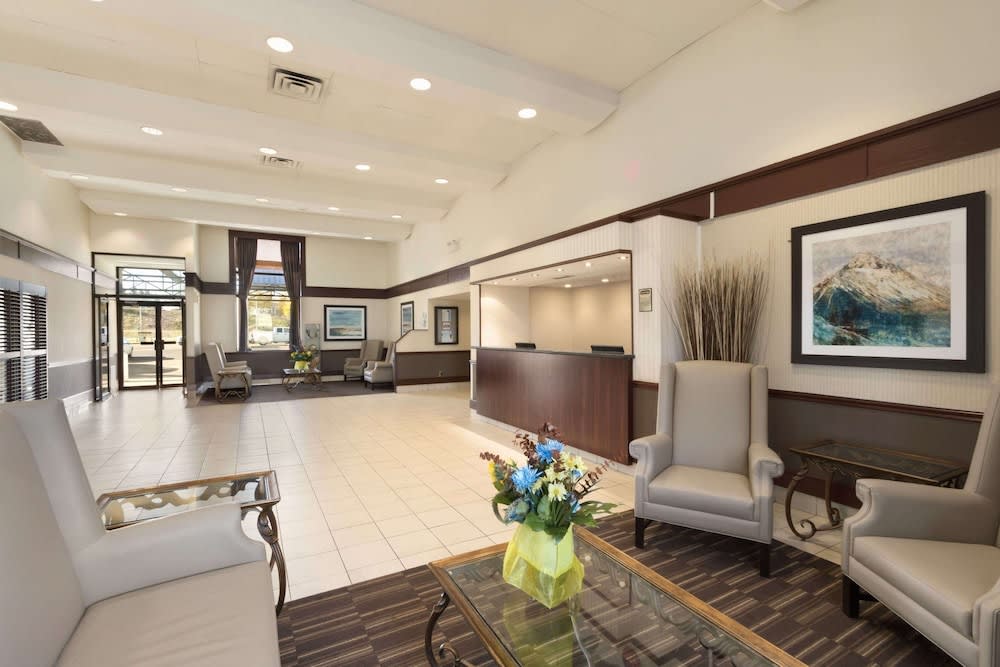Travelodge by Wyndham Edmonton South 2