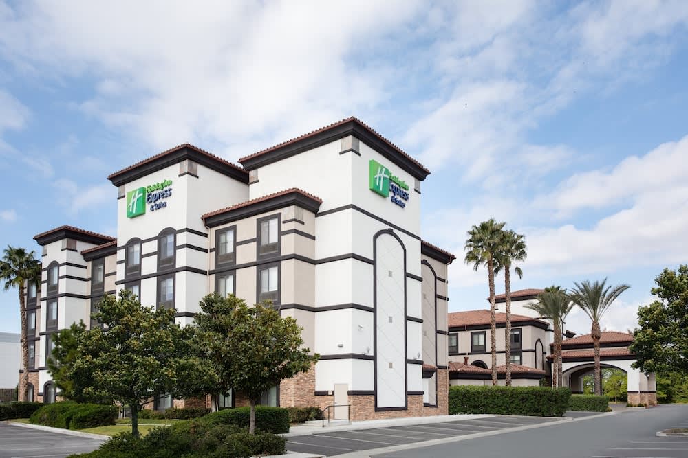 Holiday Inn Express and Suites Ontario Airport by IHG 1