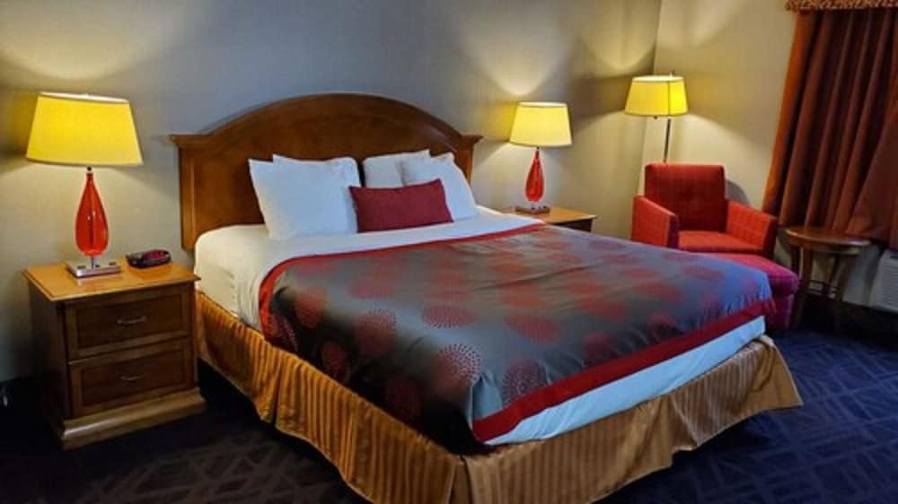 Ramada by Wyndham Barstow 5