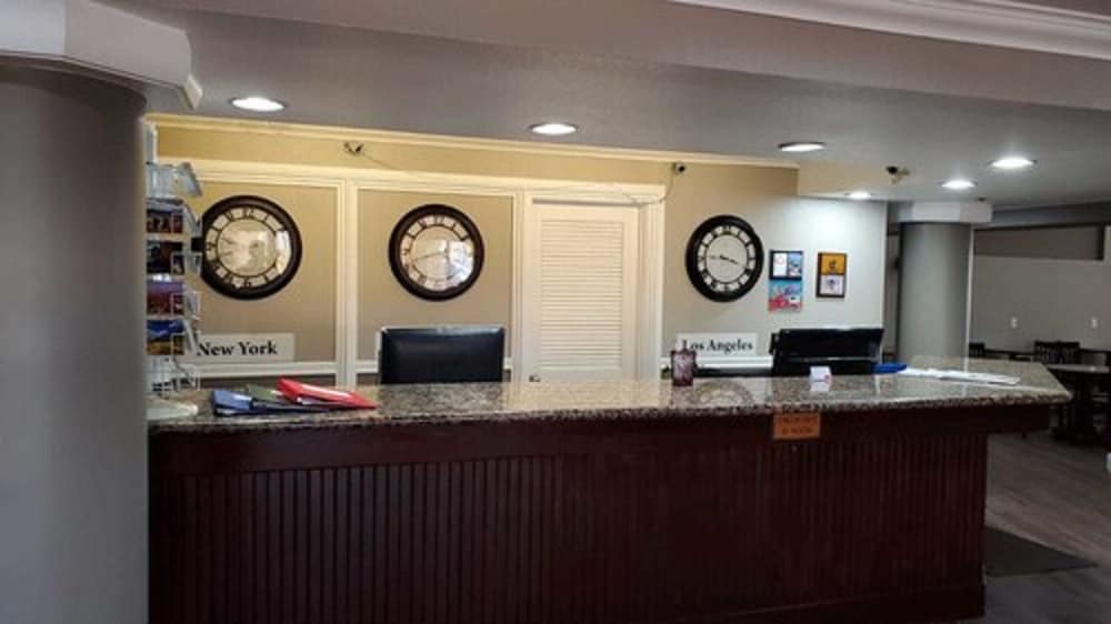 Ramada by Wyndham Barstow 2