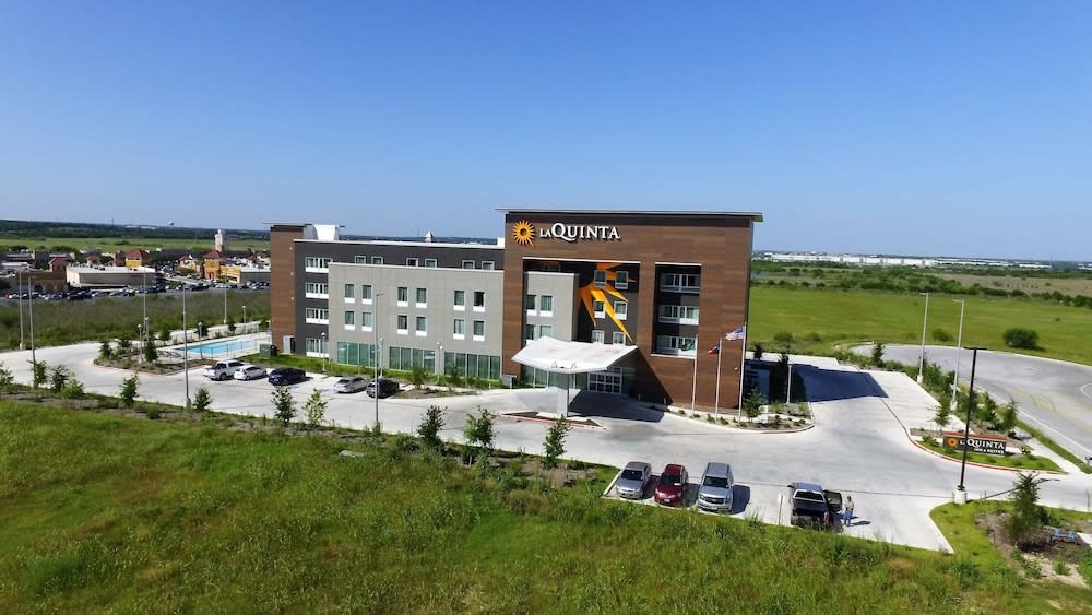 La Quinta by Wyndham San Marcos Outlet Mall 1
