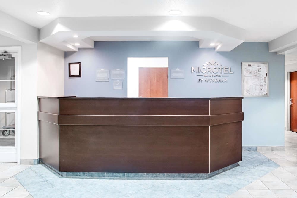 Microtel Inn & Suites Bath 2