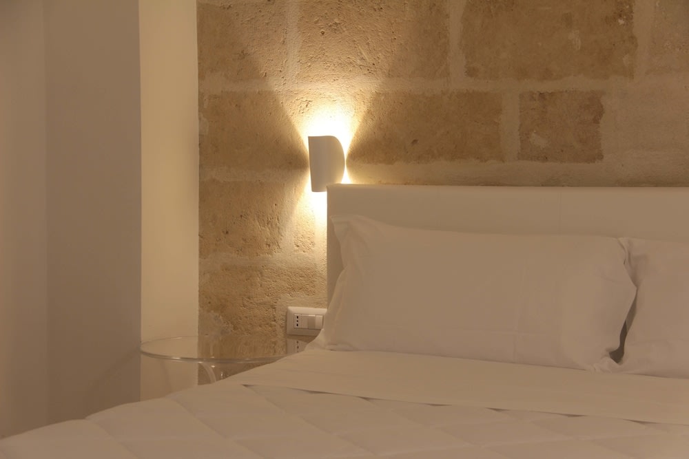 Lamia Room Rentals 1