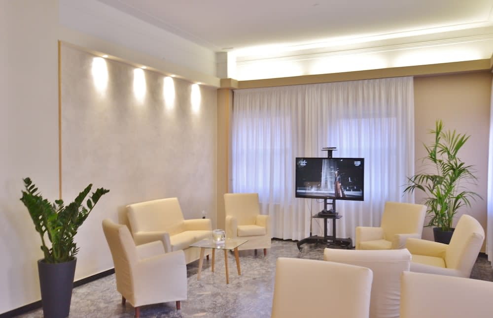 Gold Hotel 2